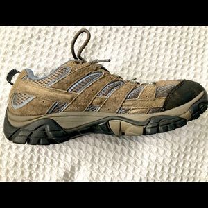 Merrell Moab 2 Waterproof women’s Hiking Shoe Size 10.5 M